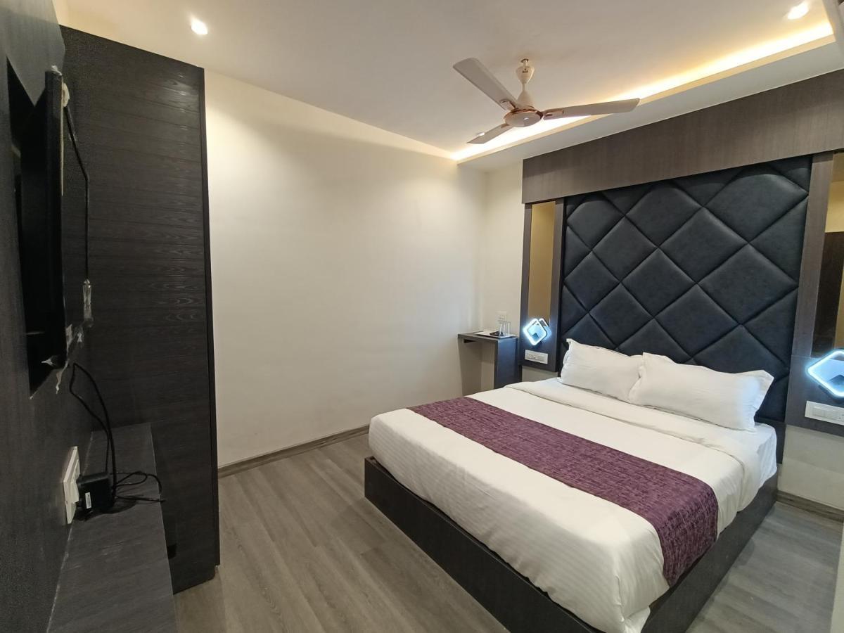 Hotel Classio Andheri - Near Dn Nagar Metro Station Mumbai Exterior photo