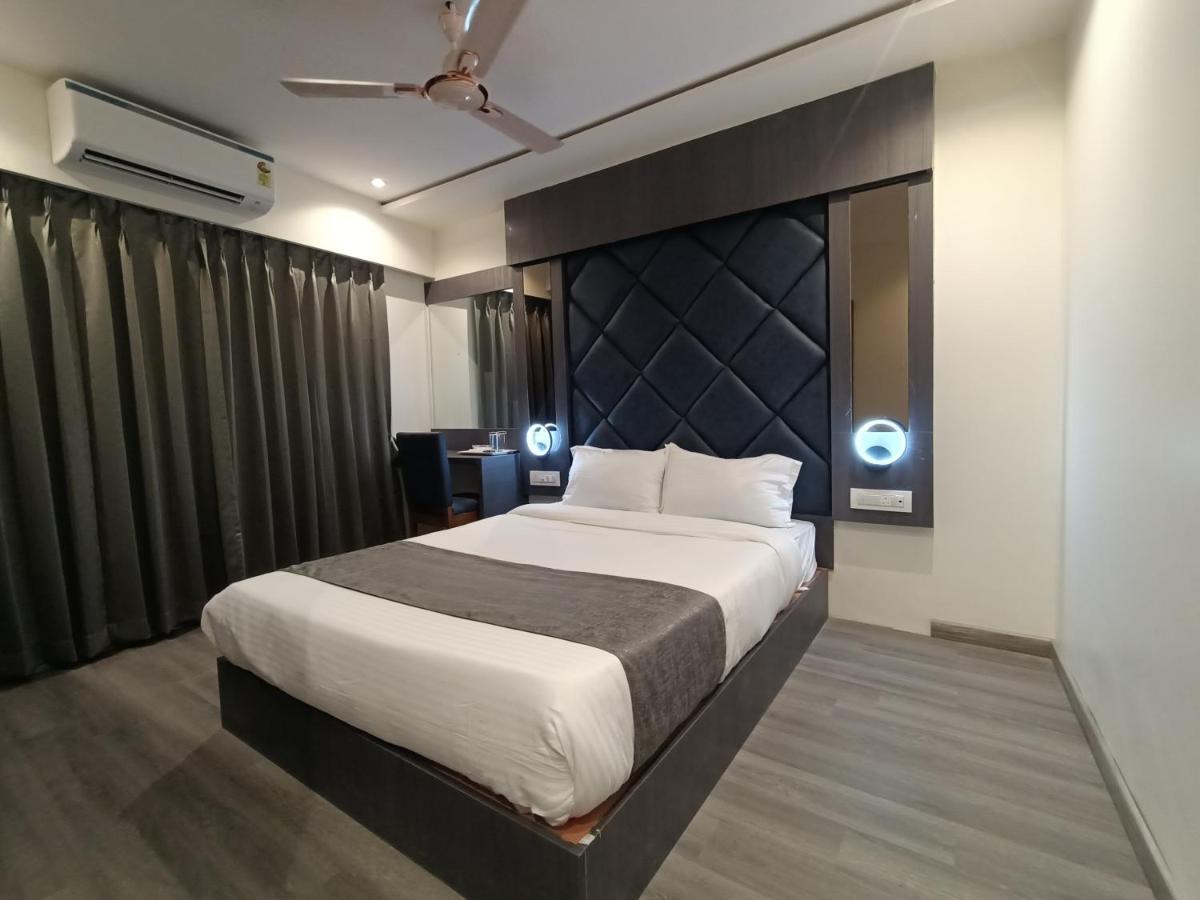 Hotel Classio Andheri - Near Dn Nagar Metro Station Mumbai Exterior photo